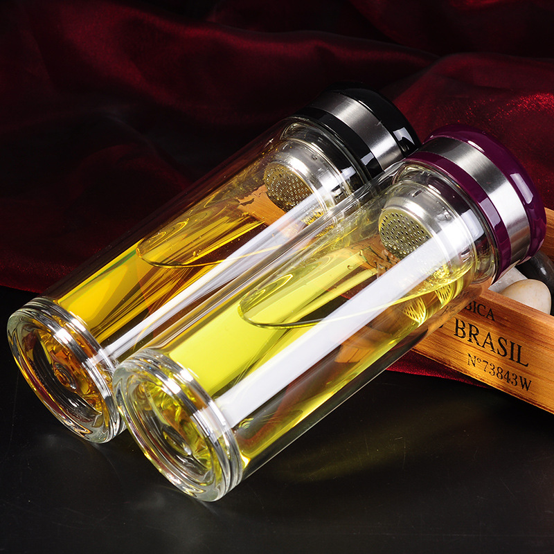 玻璃杯廠家在生產(chǎn)杯子的過程中會(huì)出現(xiàn)什么情況批發(fā)杯子的親來圍觀